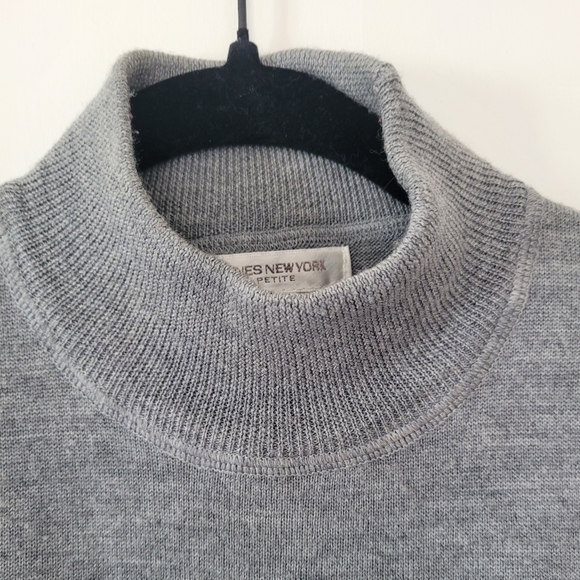 Jones New York 100% Merino Wool mock neck short sleeve sweater, Large - Picture 3 of 6